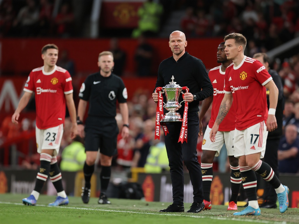 滕哈格的执教历程与挑战
自滕哈格接手曼