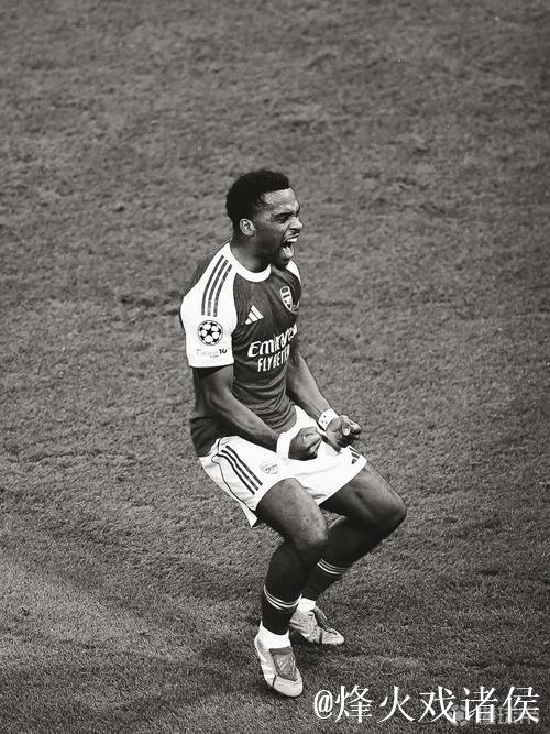 廷贝尔晒照庆祝主场胜利：球队展现强者风范